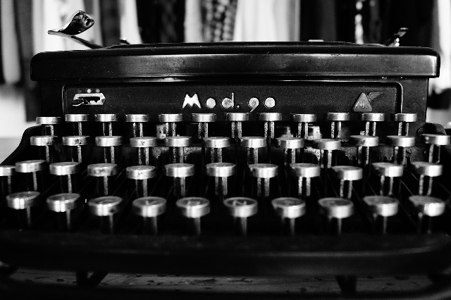 typewriter-1627197_1280